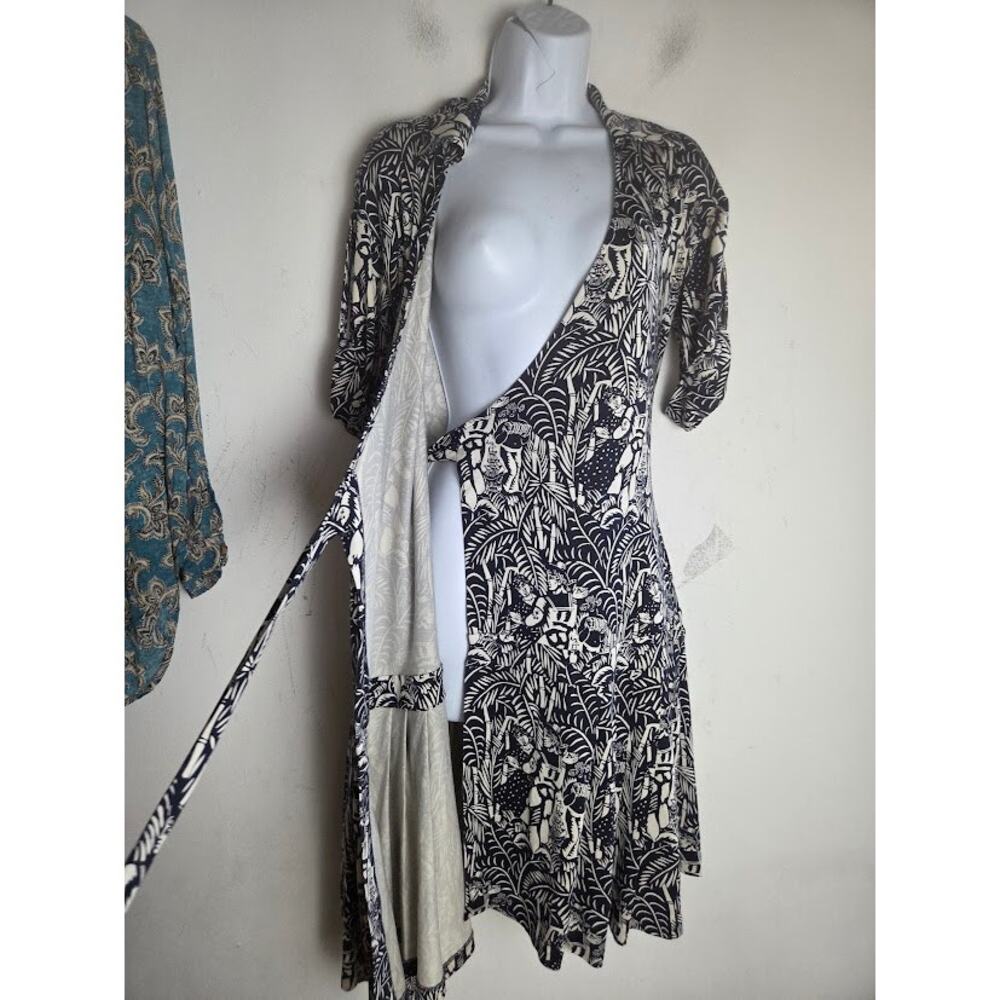 Diane von Furstenberg Blue White Greek Mythology 100% Silk Wrap Dress size 4 - Picture 7 of 12